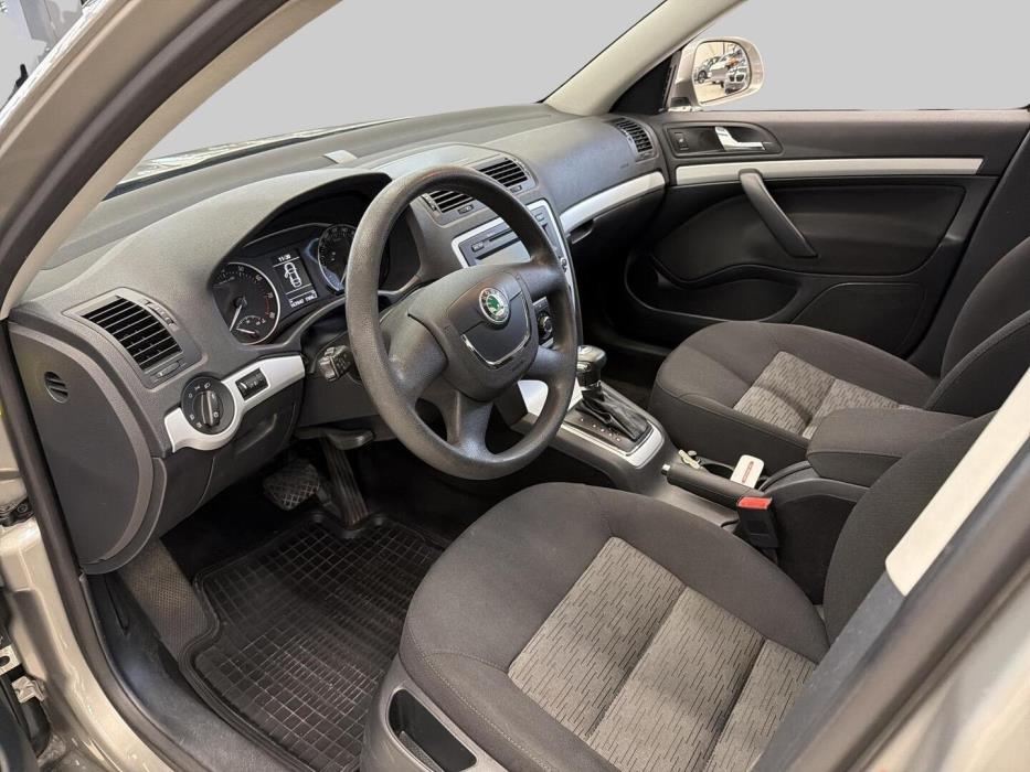 SKODA Octavia 2011