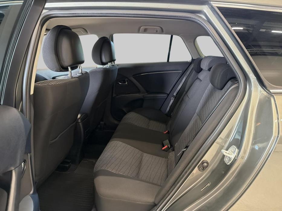 TOYOTA Avensis 2011