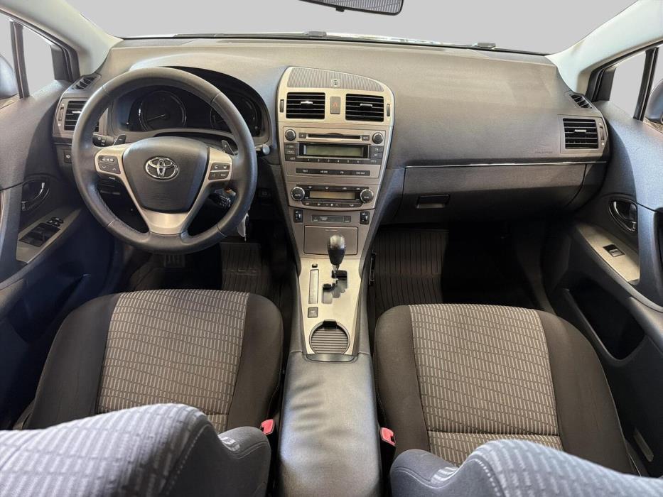 TOYOTA Avensis 2011