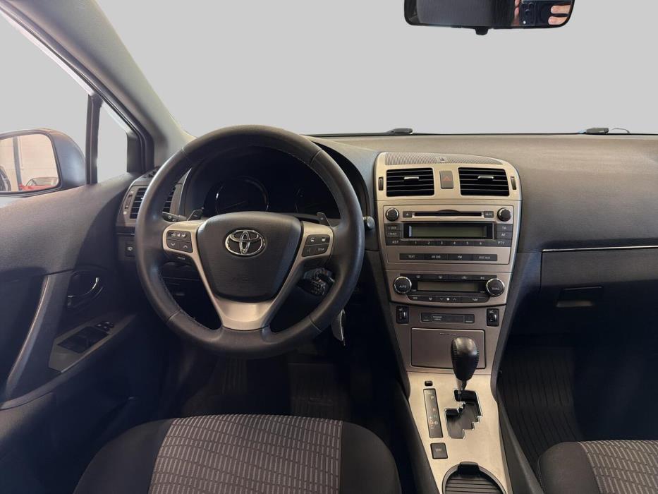 TOYOTA Avensis 2011