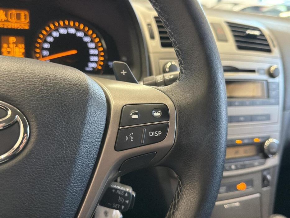 TOYOTA Avensis 2011