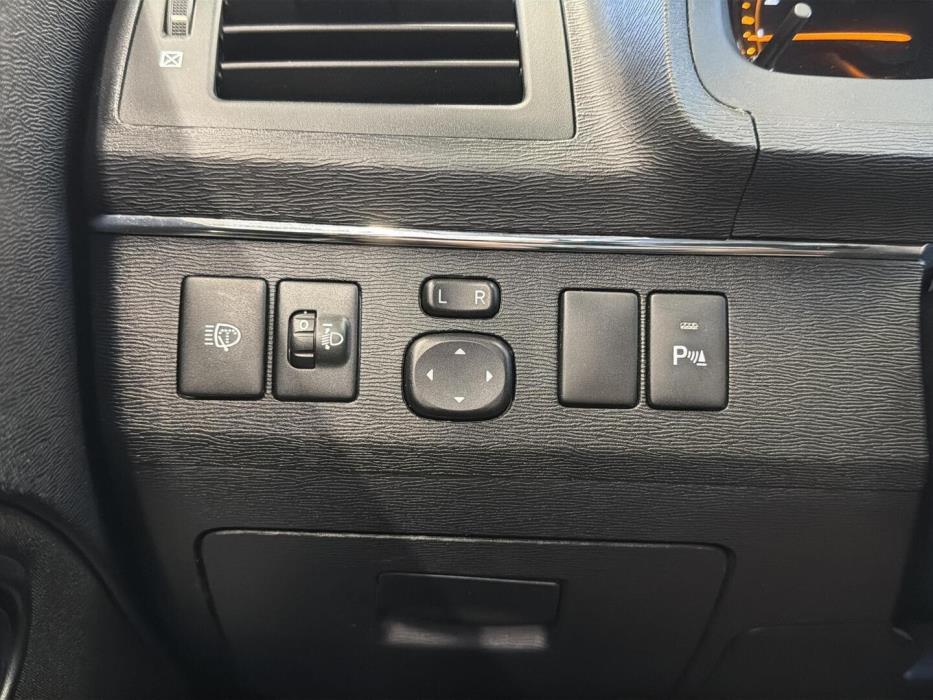 TOYOTA Avensis 2011