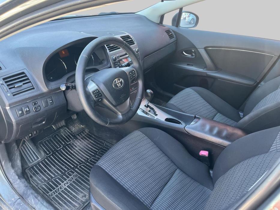 TOYOTA Avensis 2011