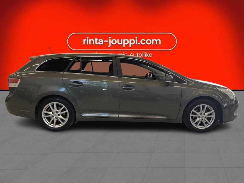TOYOTA Avensis 2011