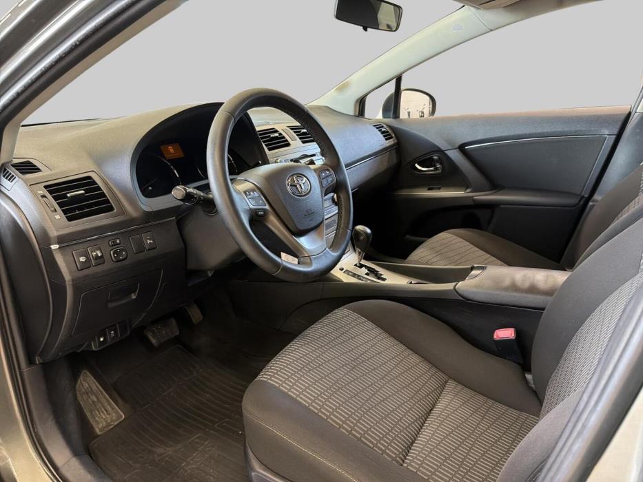 TOYOTA Avensis 2011