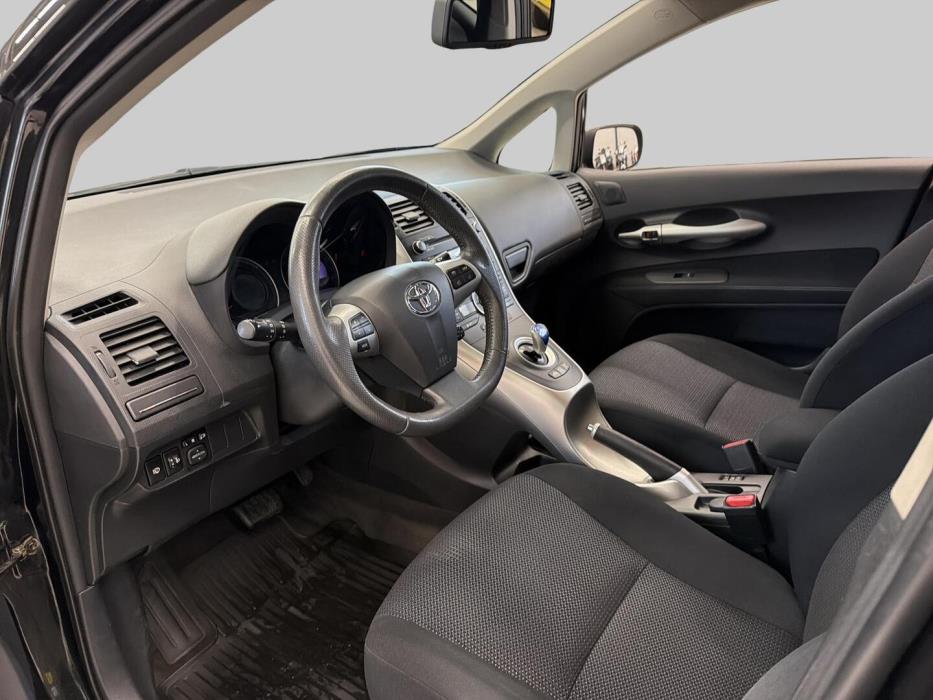 TOYOTA Auris 2012
