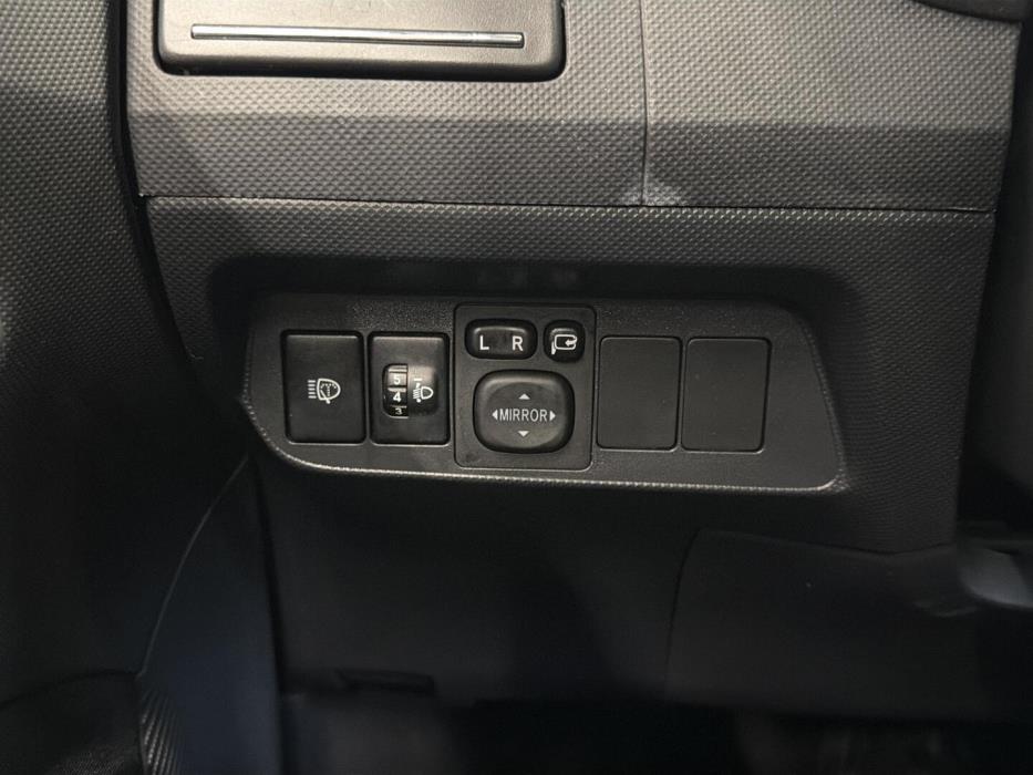 TOYOTA Auris 2012