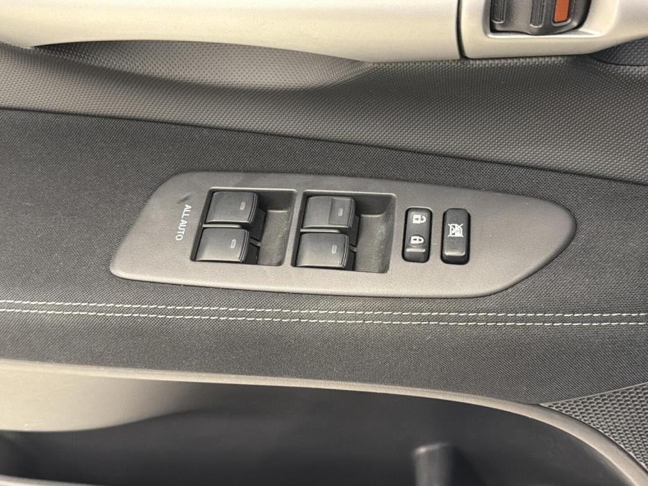 TOYOTA Auris 2012