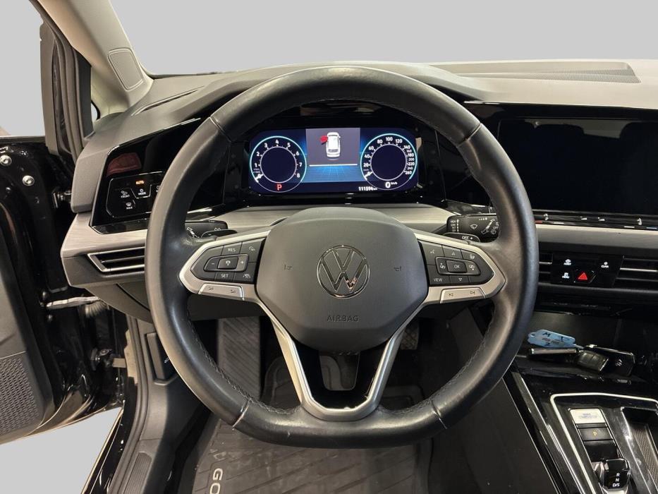 VOLKSWAGEN Golf 2023