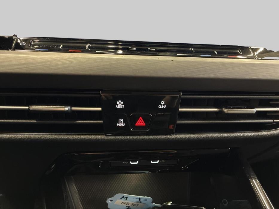 VOLKSWAGEN Golf 2023