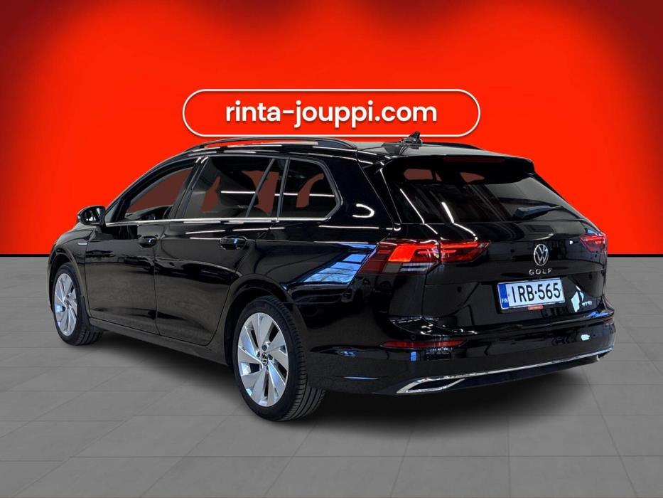 VOLKSWAGEN Golf 2023
