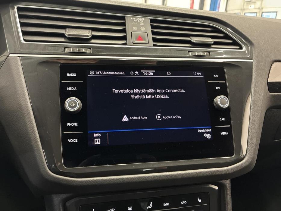 VOLKSWAGEN Tiguan 2024