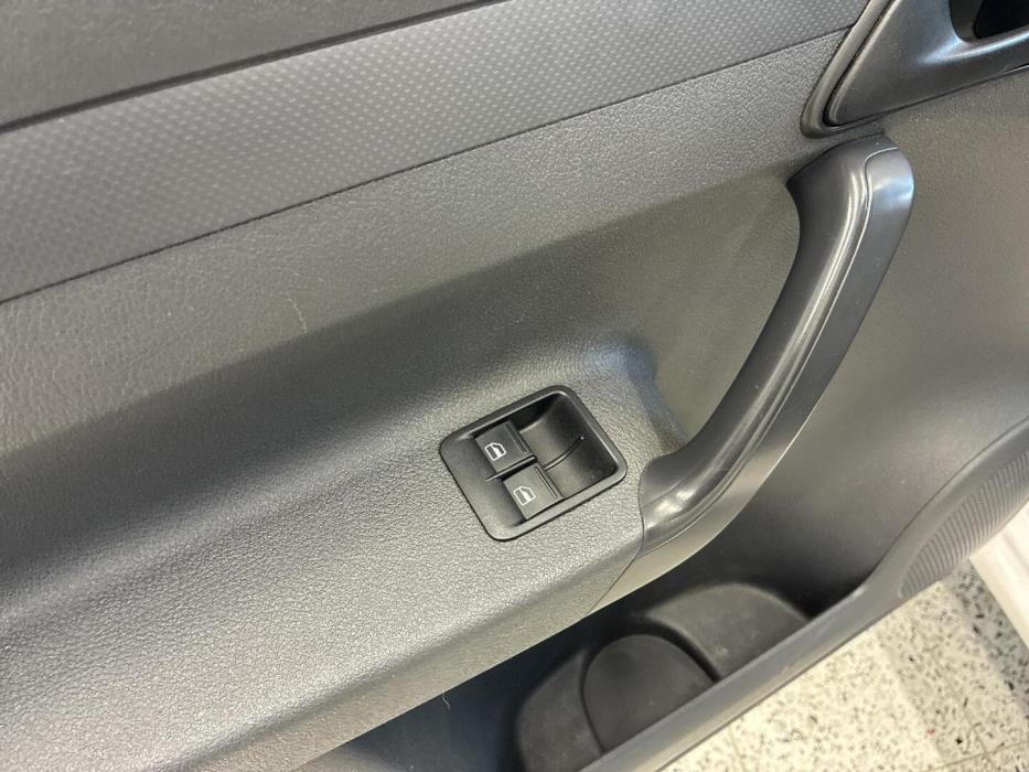 VOLKSWAGEN Caddy 2011