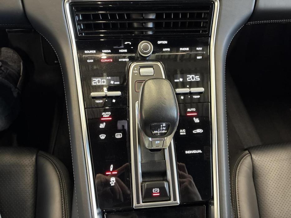 PORSCHE Panamera 2018