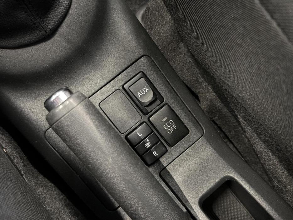 TOYOTA Yaris 2011