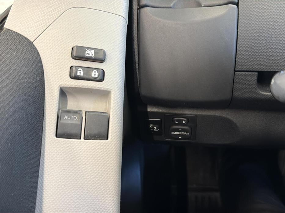 TOYOTA Yaris 2011