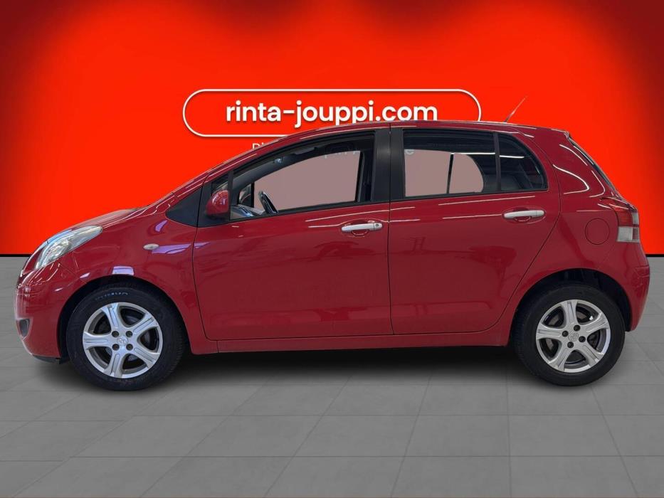 TOYOTA Yaris 2011