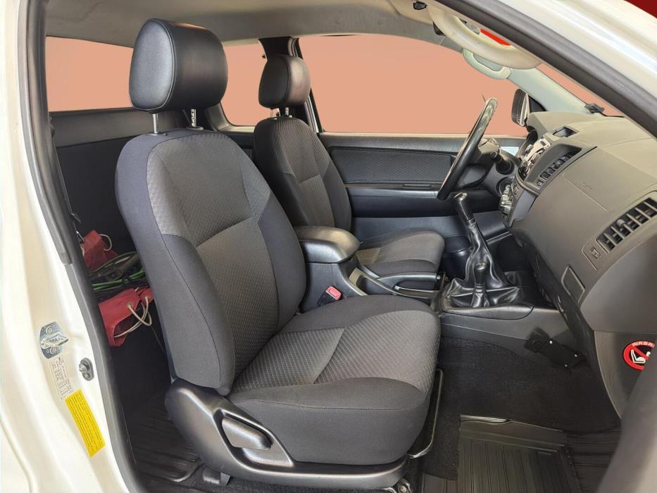 TOYOTA Hilux 2013