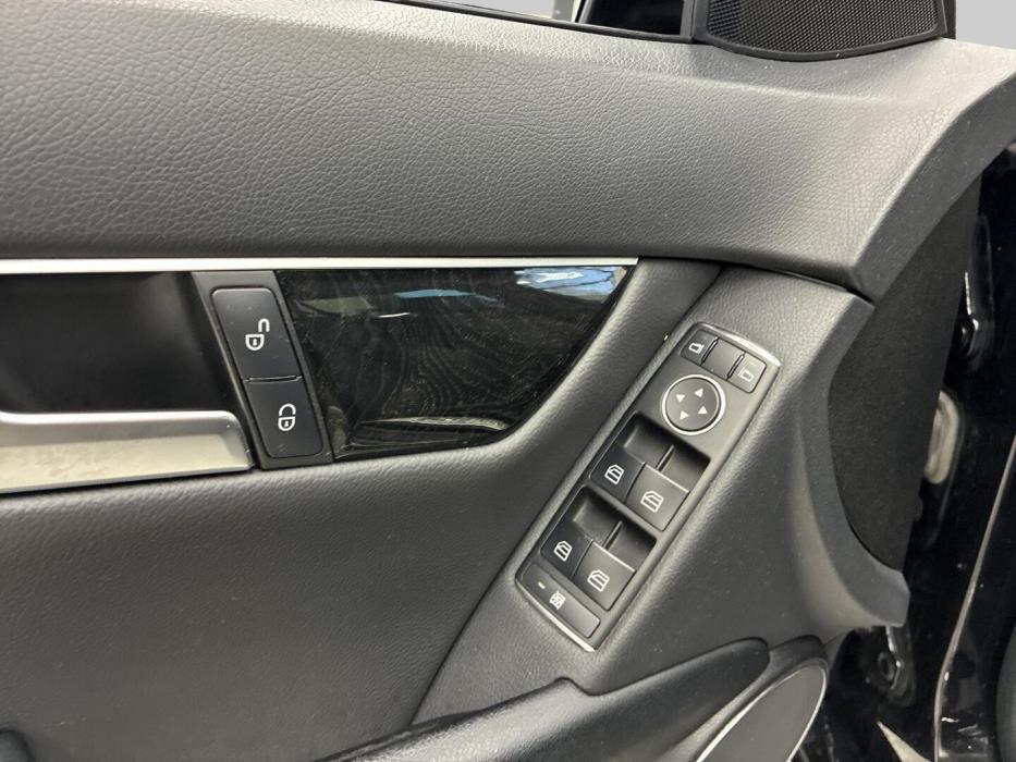 MERCEDES-BENZ C 2012