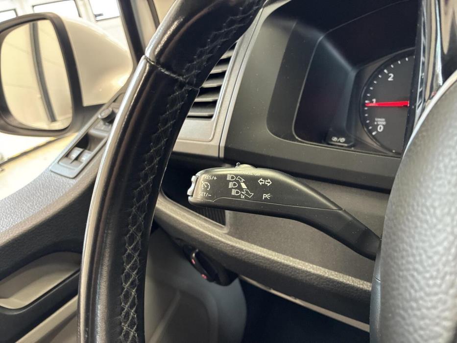 VOLKSWAGEN Caravelle 2016
