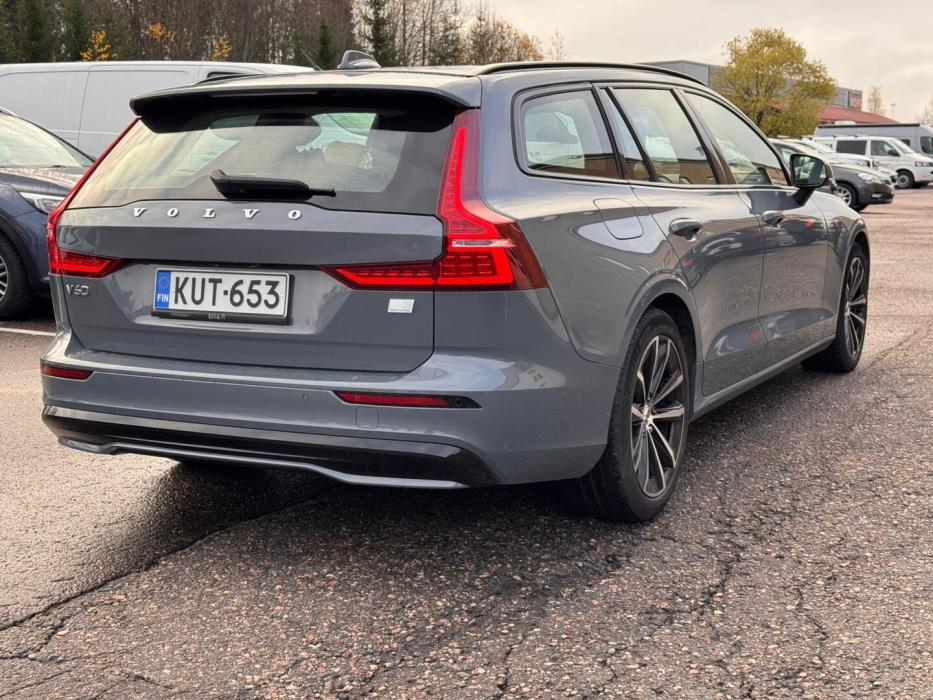 VOLVO V60 2023