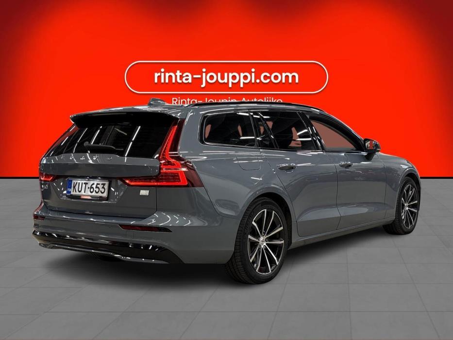 VOLVO V60 2023