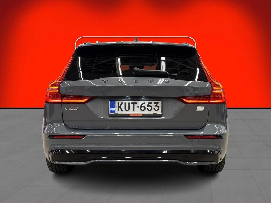 VOLVO V60 2023