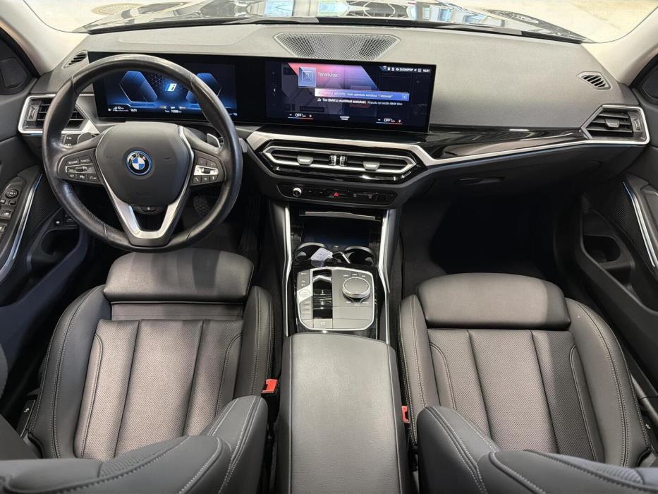 BMW 330 2023