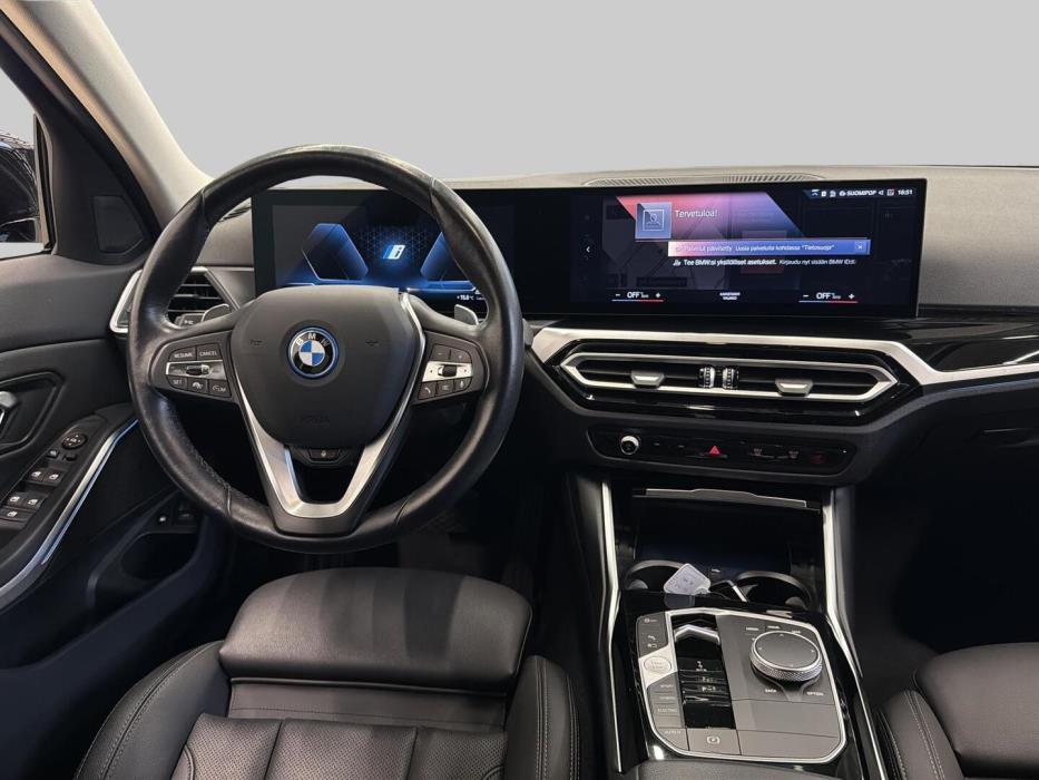 BMW 330 2023