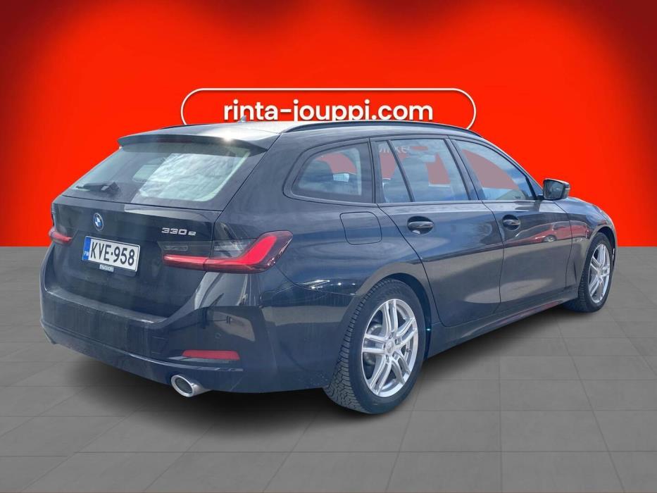 BMW 330 2023