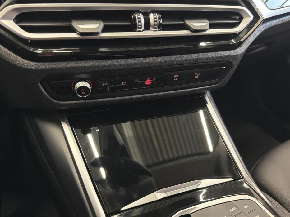 BMW 330 2023