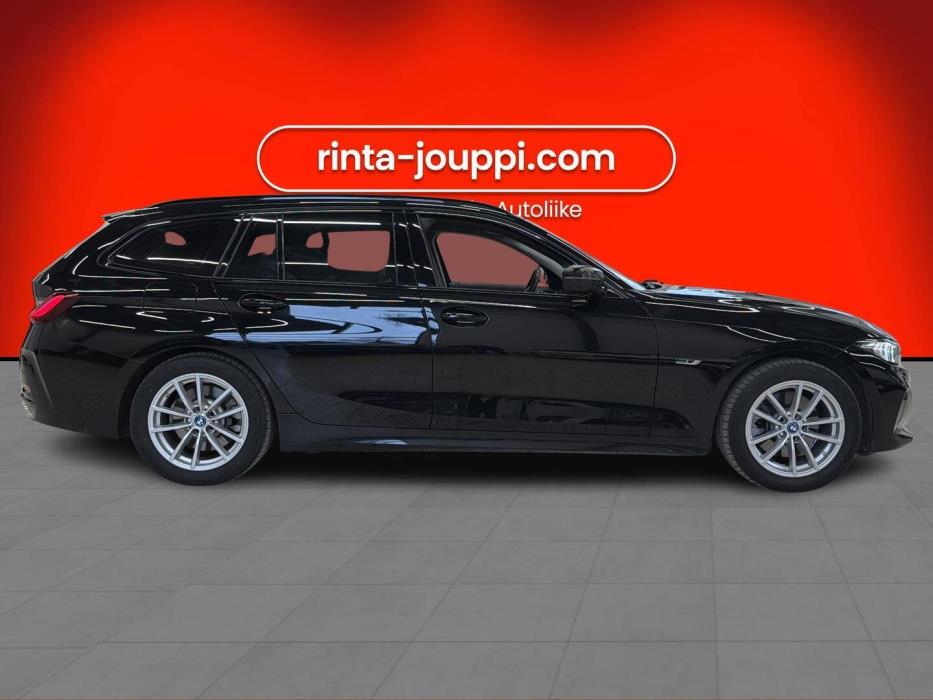 BMW 330 2023