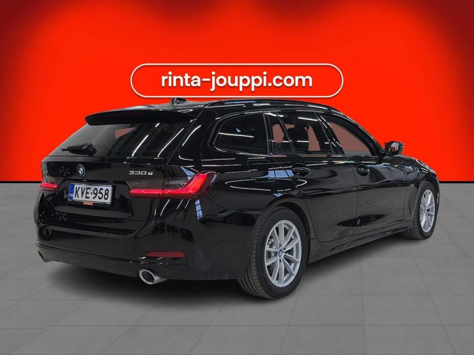 BMW 330 2023