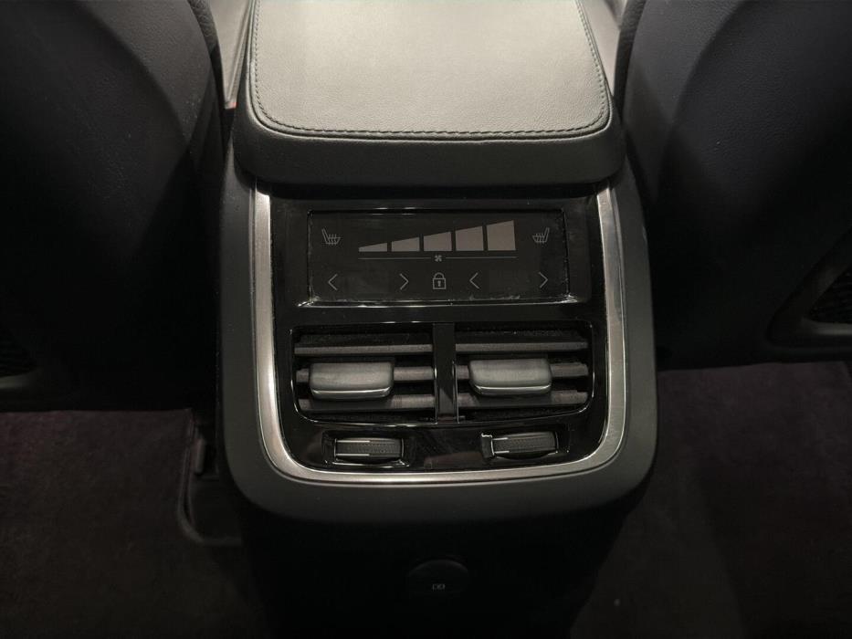 VOLVO XC90 2023