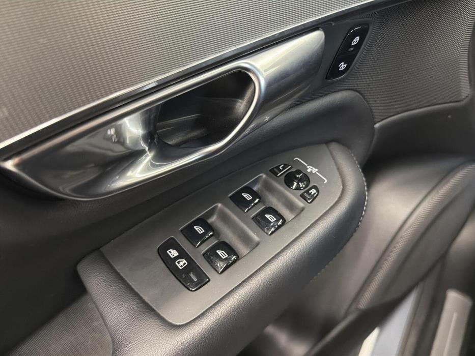 VOLVO XC90 2023