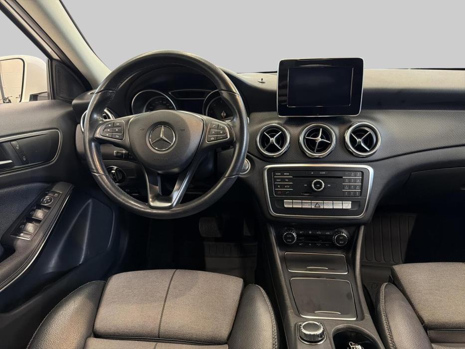 MERCEDES-BENZ GLA 2019
