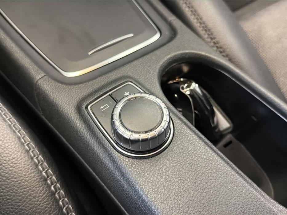 MERCEDES-BENZ GLA 2019