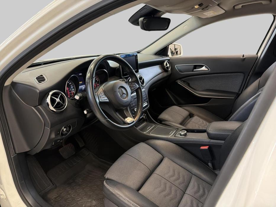 MERCEDES-BENZ GLA 2019