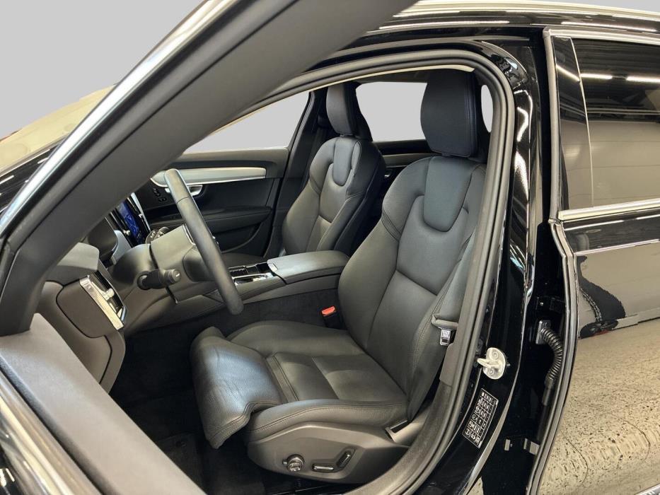 VOLVO V90 2023