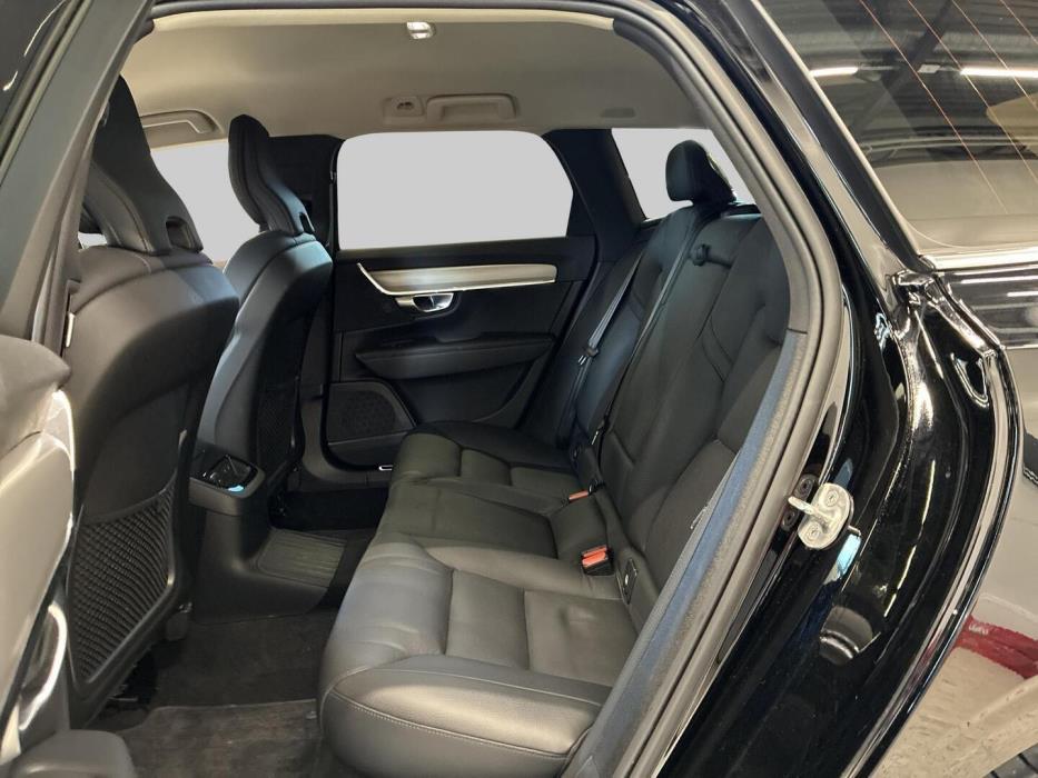 VOLVO V90 2023