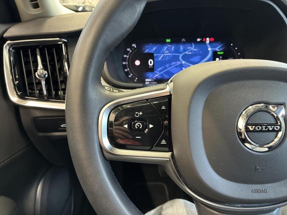 VOLVO V90 2023