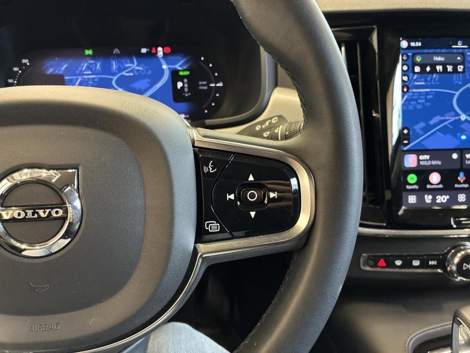 VOLVO V90 2023