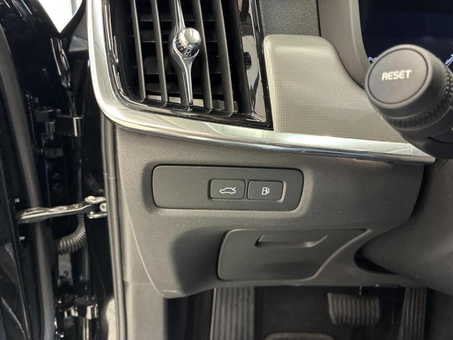 VOLVO V90 2023