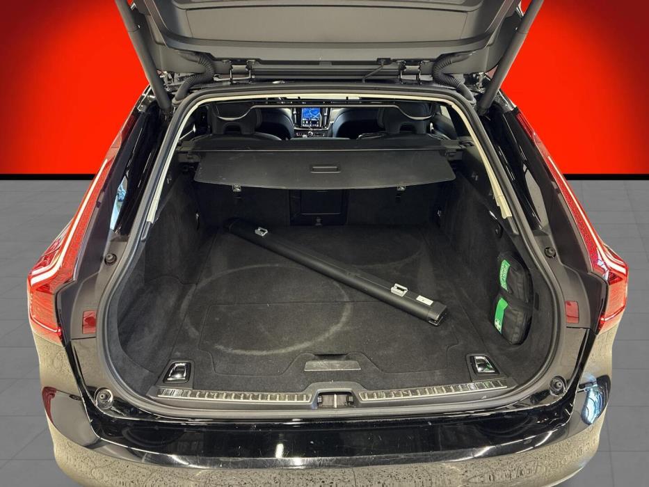 VOLVO V90 2023