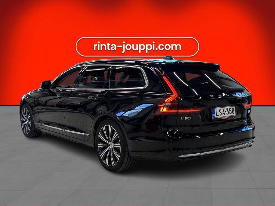 VOLVO V90 2023