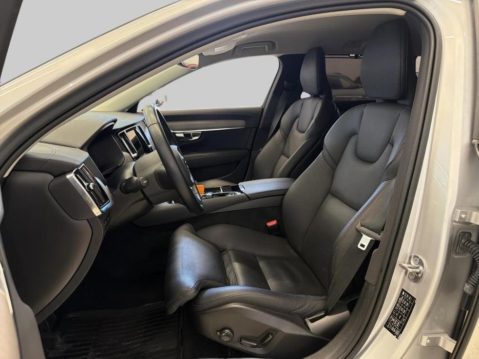 VOLVO V90 2022