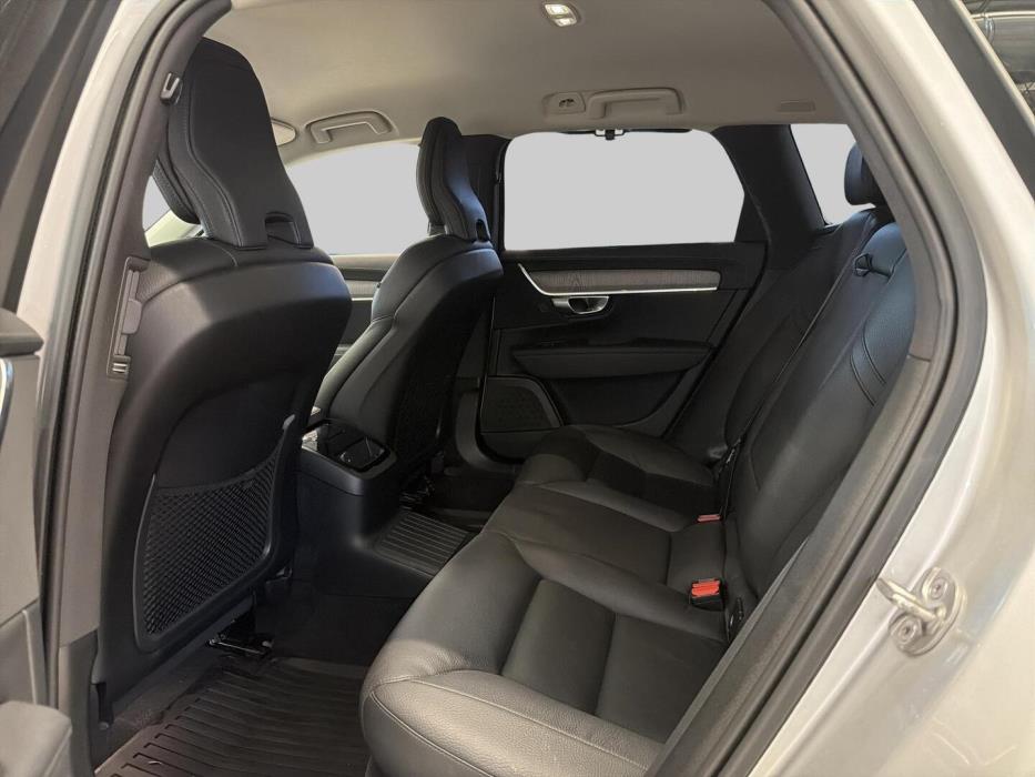 VOLVO V90 2022