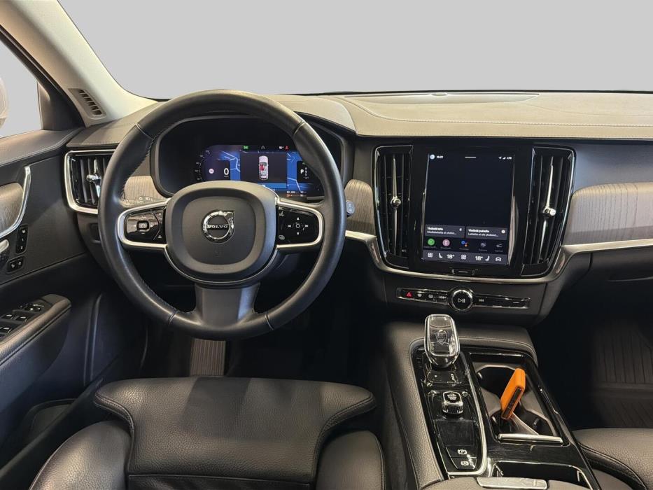 VOLVO V90 2022