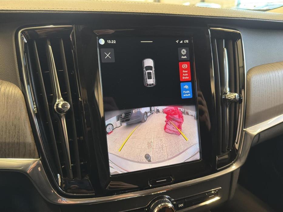 VOLVO V90 2022