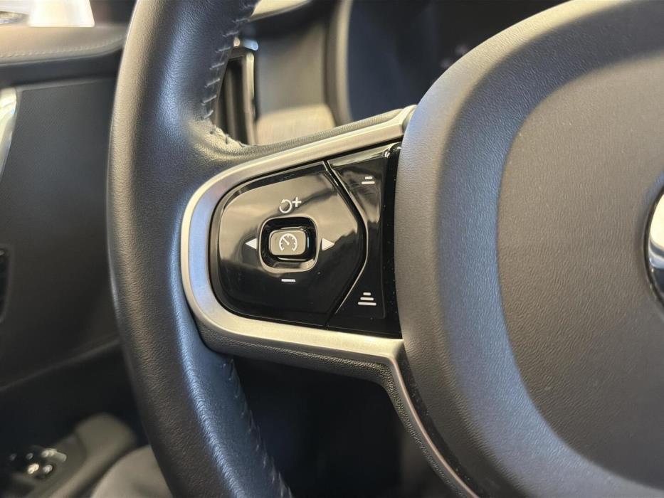 VOLVO V90 2022